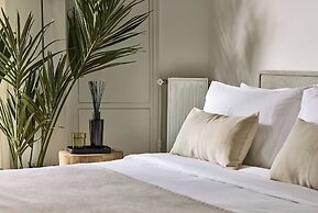 Acro Residence Acropolis by Aura Homes