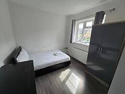 Limehouse En-suite With Garden View