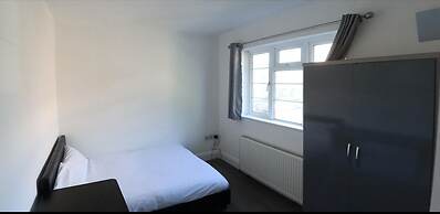 Limehouse En-suite With Garden View