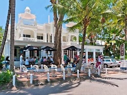 Palm Cove Studio Apartments