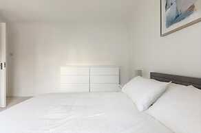 Spacious 1 bed Apartment With Parking & Balcony!