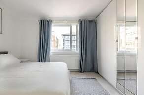 Spacious 1 bed Apartment With Parking & Balcony!