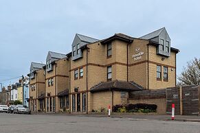Riverside Hotel