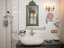 Vila Ebel Hotel Pool & Spa