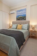 Neos Kosmos Gem w Acropolis View Balcony