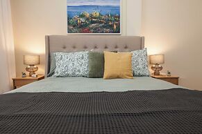 Neos Kosmos Gem w Acropolis View Balcony