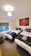 Warrington - House - Sleeps 10 - Parking - Garden