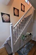 Warrington - House - Sleeps 10 - Parking - Garden