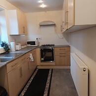 Warrington - House - Sleeps 10 - Parking - Garden