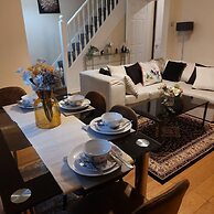 Warrington - House - Sleeps 6 - Parking - Garden