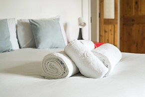 Stylish 2BD Flat with Balcony Near Stepney Green