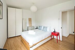 Stylish 2BD Flat with Balcony Near Stepney Green