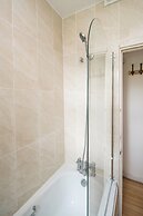 Stylish 2BD Flat with Balcony Near Stepney Green