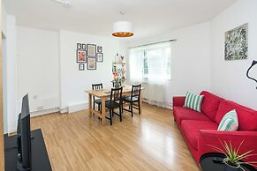 Stylish 2BD Flat with Balcony Near Stepney Green