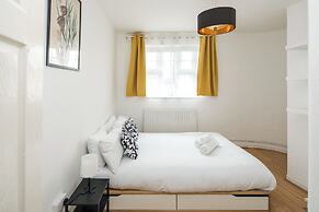 Stylish 2BD Flat with Balcony Near Stepney Green