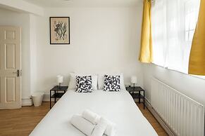 Stylish 2BD Flat with Balcony Near Stepney Green