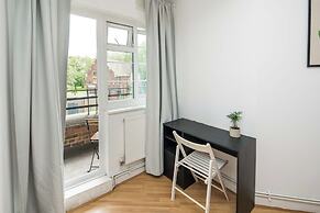 Stylish 2BD Flat with Balcony Near Stepney Green