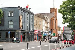 Stylish 2BD Flat with Balcony Near Stepney Green