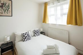 Stylish 2BD Flat with Balcony Near Stepney Green