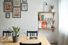 Stylish 2BD Flat with Balcony Near Stepney Green