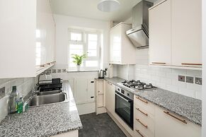 Stylish 2BD Flat with Balcony Near Stepney Green