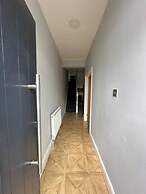 Cozy Manchester House - Stay With Host Onsite