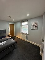 Cozy Manchester House - Stay With Host Onsite