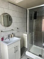 Cozy Manchester House - Stay With Host Onsite