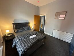 Cozy Manchester House - Stay With Host Onsite
