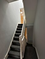 Cozy Manchester House - Stay With Host Onsite