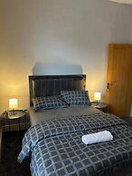 Cozy Manchester House - Stay With Host Onsite