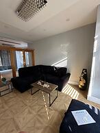 Cozy Manchester House - Stay With Host Onsite