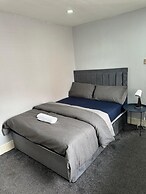 Cozy Manchester House - Stay With Host Onsite