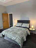Cozy Manchester House - Stay With Host Onsite