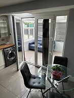 Cozy Manchester House - Stay With Host Onsite