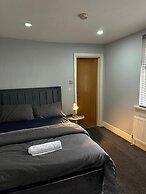 Cozy Manchester House - Stay With Host Onsite