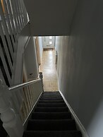 Cozy Manchester House - Stay With Host Onsite