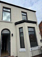Cozy Manchester House - Stay With Host Onsite