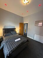 Cozy Manchester House - Stay With Host Onsite