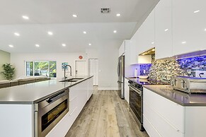 2 Mi to Deerfield Beach: Home w/ Outdoor Oasis!