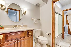 11 Mi to Dtwn Columbus: Peaceful Townhome w/ Yard!