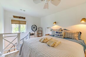 Stylish Lofted Condo, 1 Block to Commercial St!