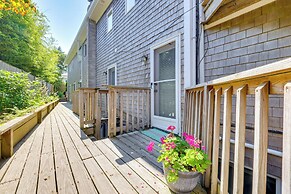 Stylish Lofted Condo, 1 Block to Commercial St!