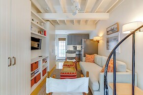 Stylish Lofted Condo, 1 Block to Commercial St!