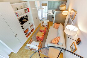 Stylish Lofted Condo, 1 Block to Commercial St!