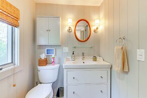 Stylish Lofted Condo, 1 Block to Commercial St!