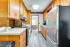 1 Mi to Friendly Center: Greensboro Family Home