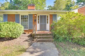 1 Mi to Friendly Center: Greensboro Family Home