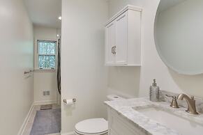 1 Mi to Friendly Center: Greensboro Family Home