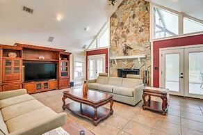 Lakefront Lutz Home w/ Hot Tub: 15 Mi to Tampa